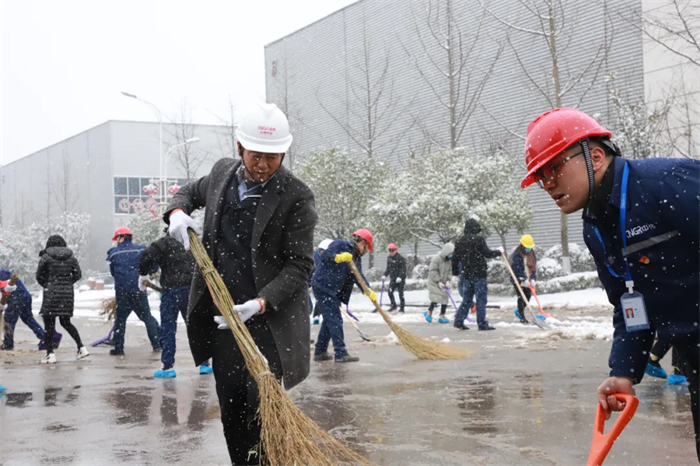 點贊！掃雪除冰，他們是最美的風景